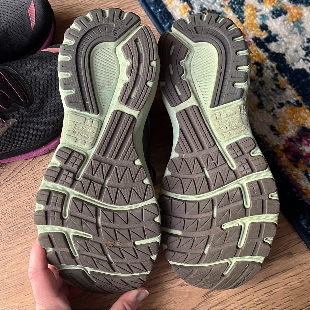 Pair of Brooks Women's GTS ADRENALINE 20 Shoes - Picture 2 of 14